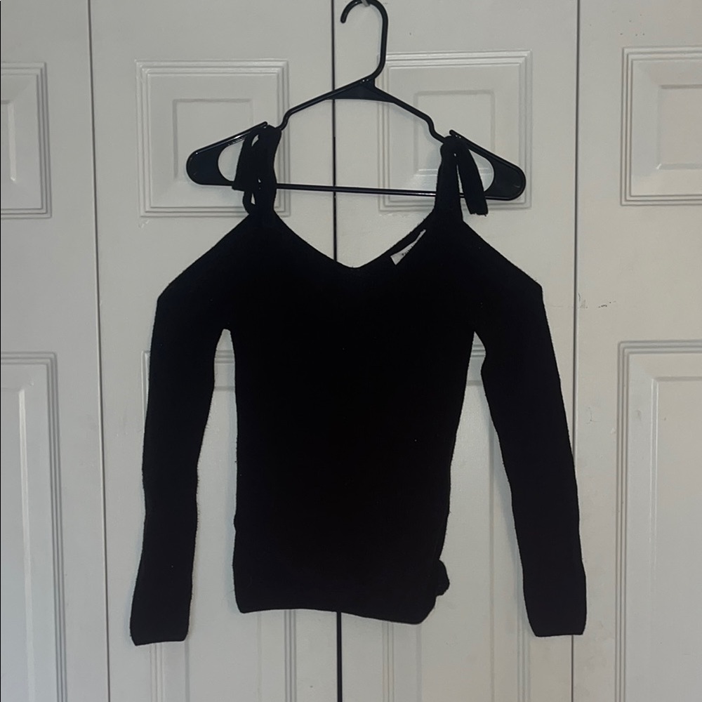 Chic Black Cold Shoulder Top
